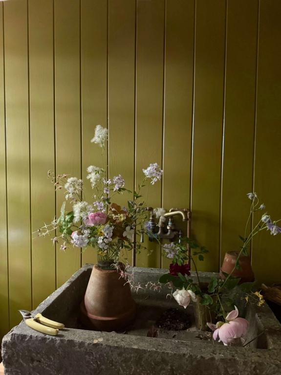 Hover Image of Arranging from the Garden, Class June 10th