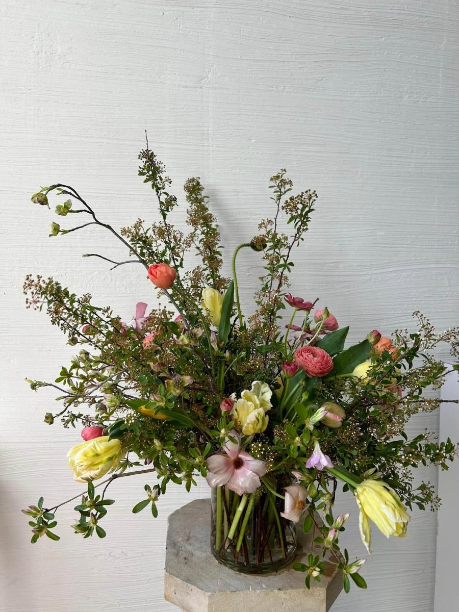 Product image in gallery for Large Flower Arrangement | Item 6