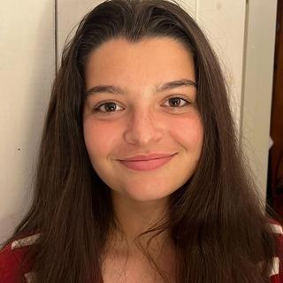 Grace Davey headshot