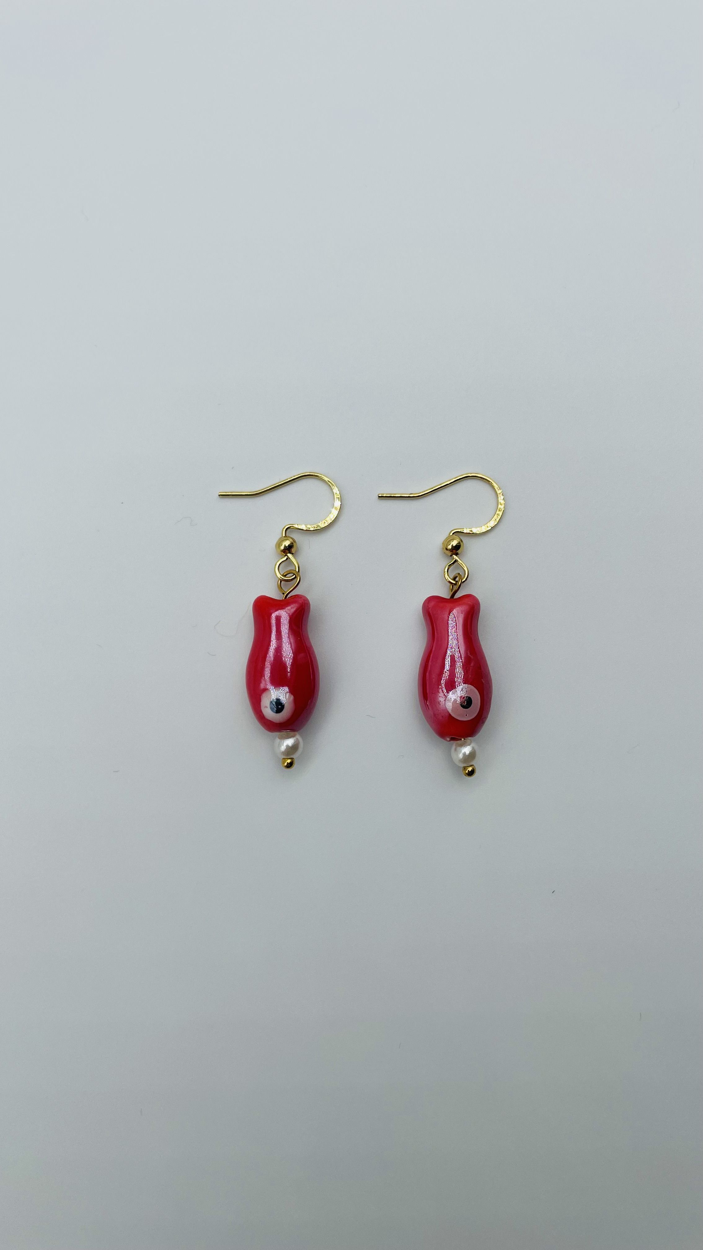 Gouden Guppy Fish oorbellen rood