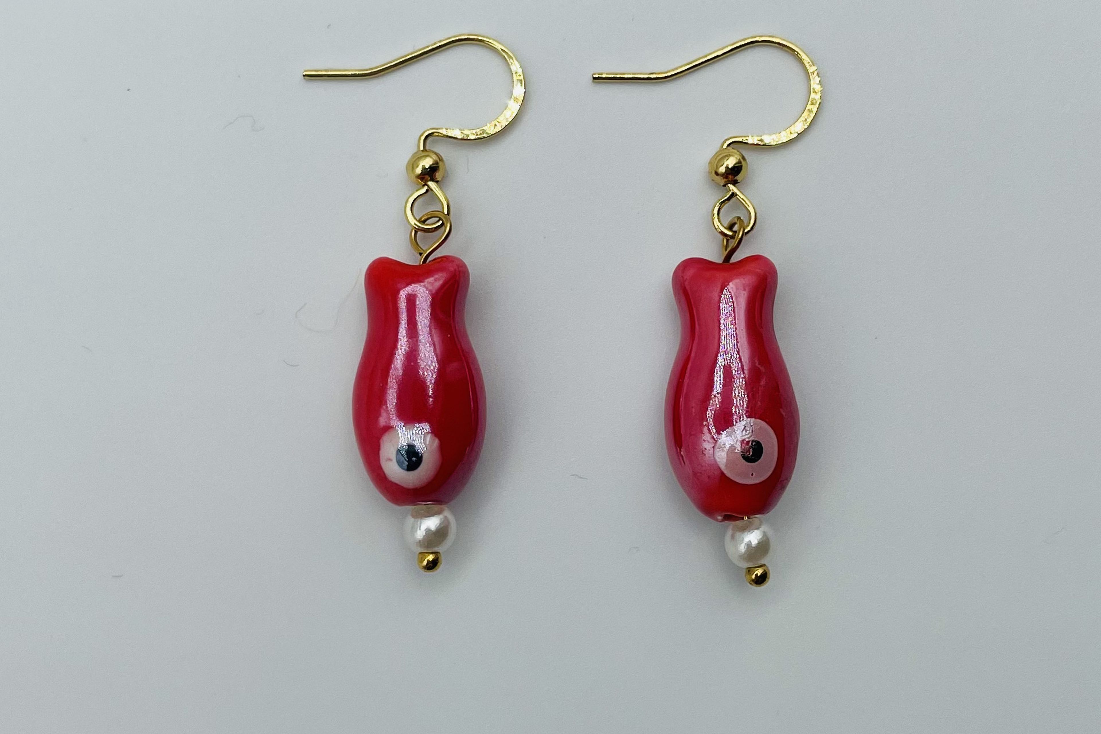 Gouden Guppy Fish oorbellen rood