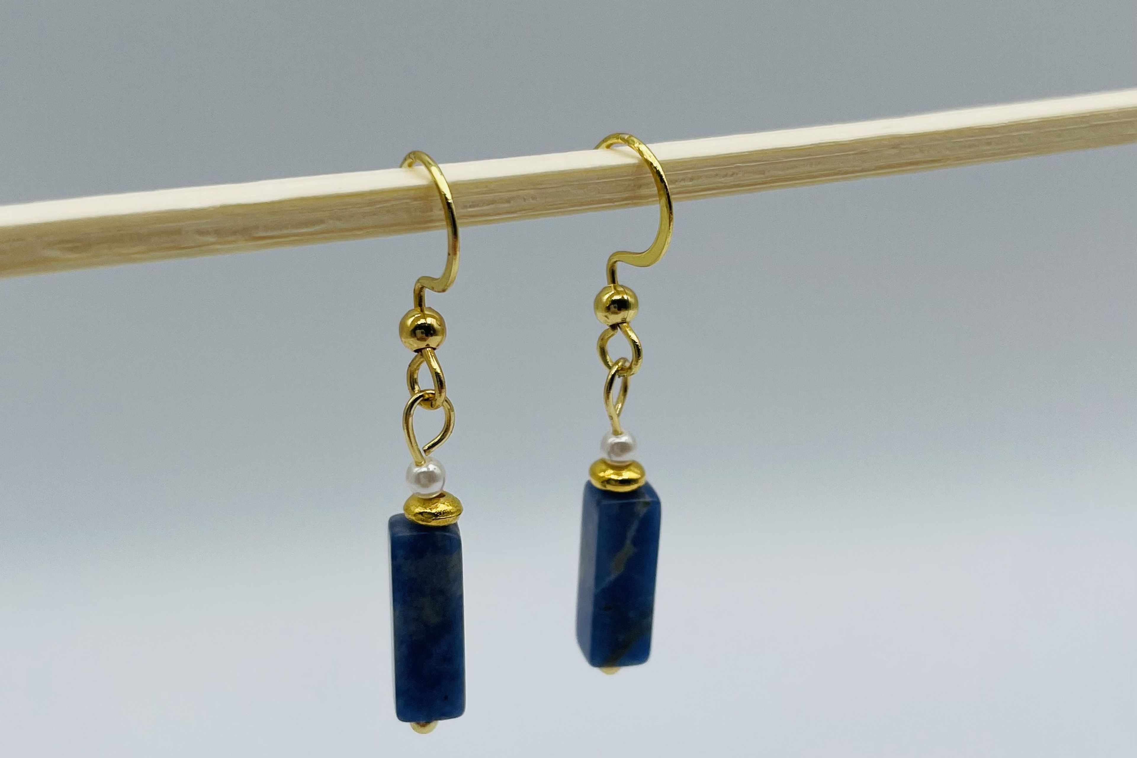 Milano gouden oorbellen met blauw