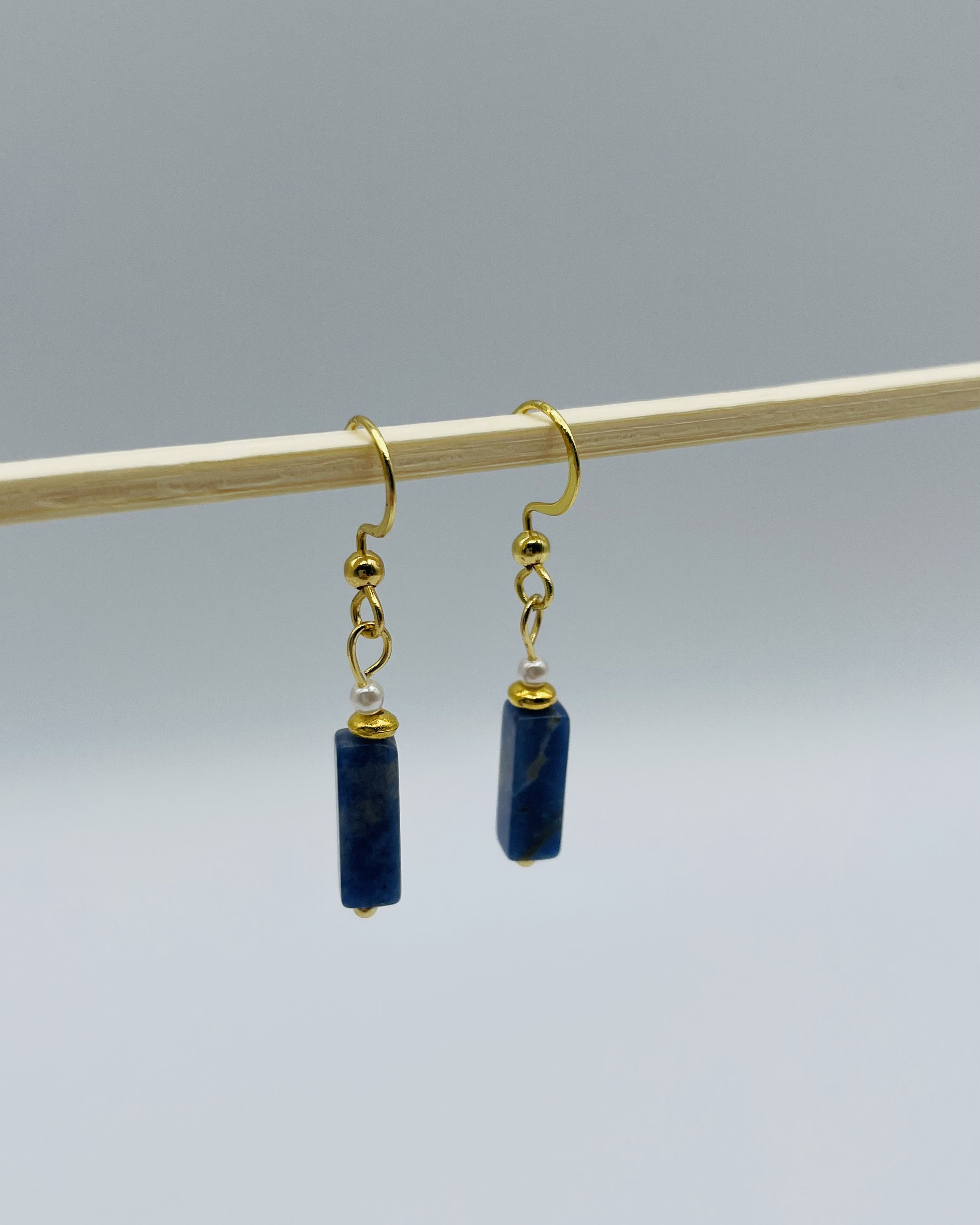 Milano gouden oorbellen met blauw