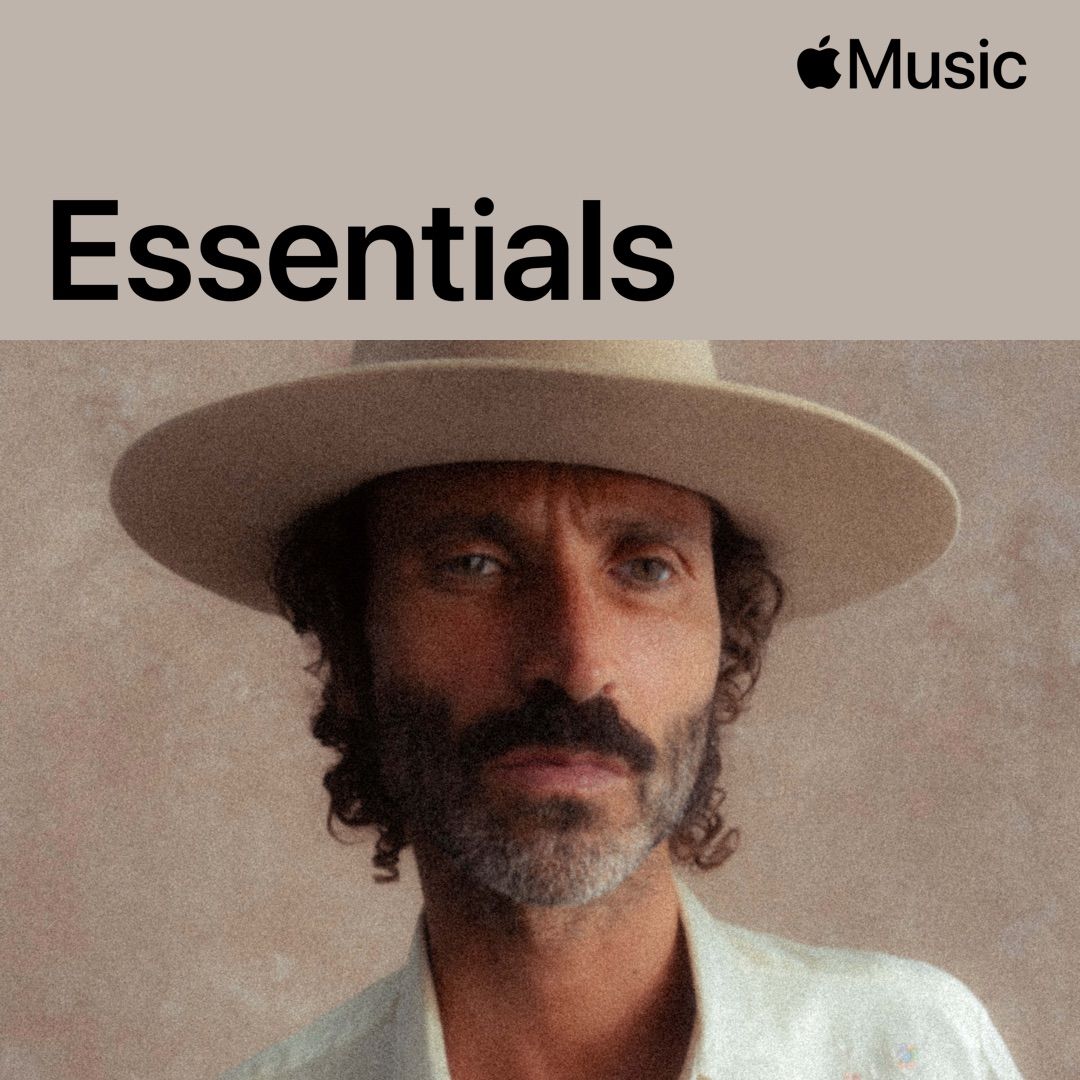 Leiva Essentials