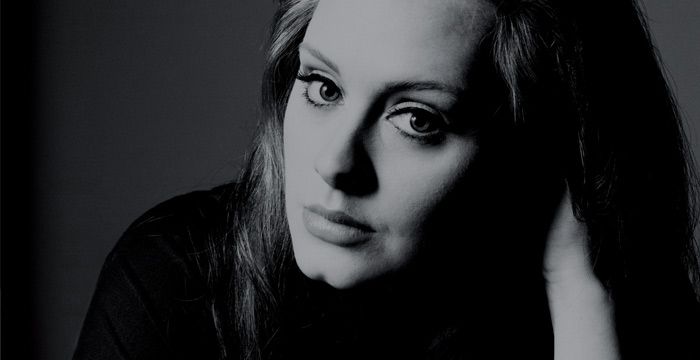 Adele wins an Oscar for 'Skyfall'