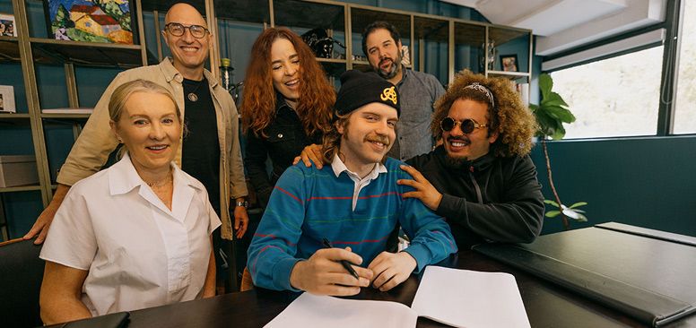 Universal Music Publishing Latin signs Calacote To exclusive global publishing agreement