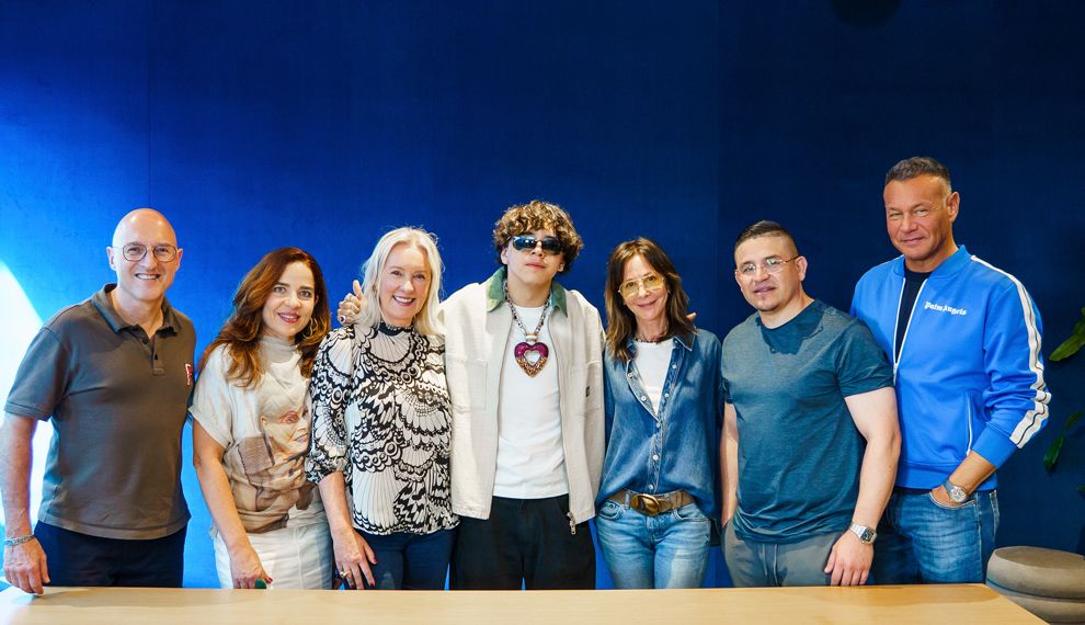 Xavi signs an exclusive worldwide publishing deal with UMPG