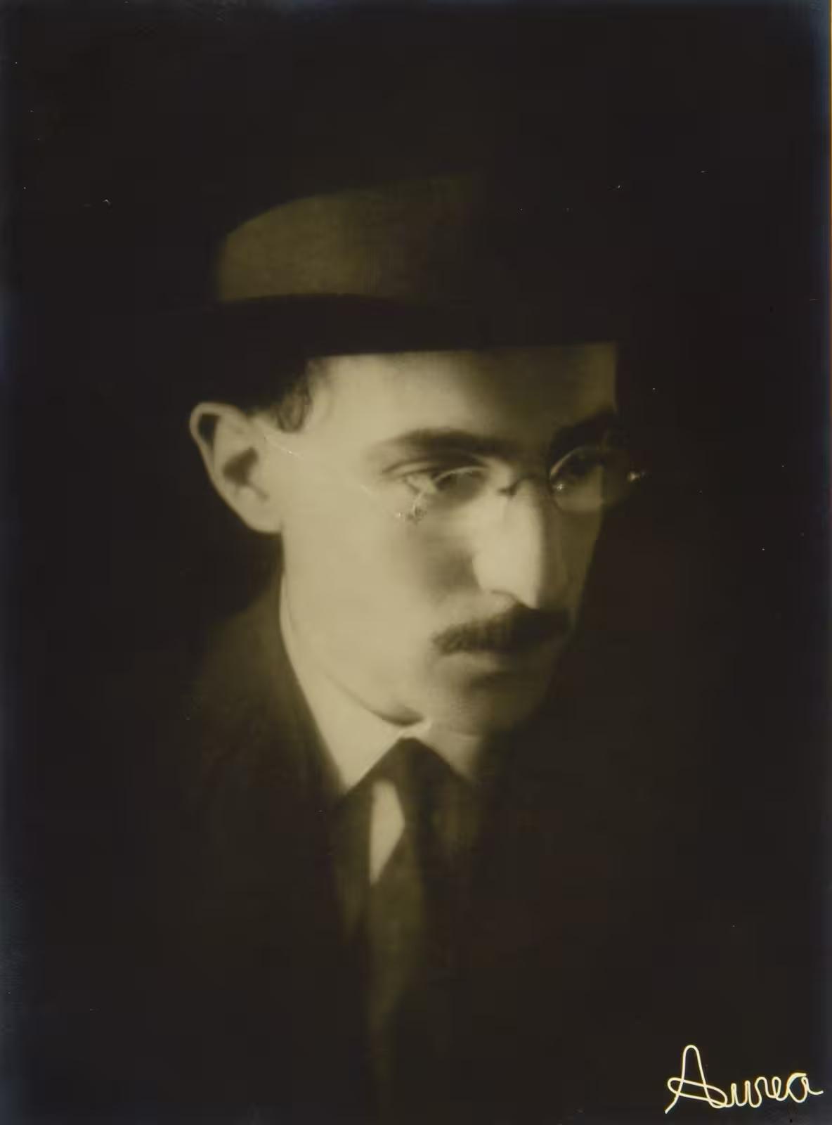 Pessoa? The Metaphysical Madness of Epoch