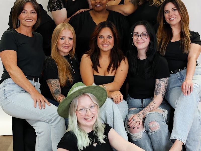 Lola Salon