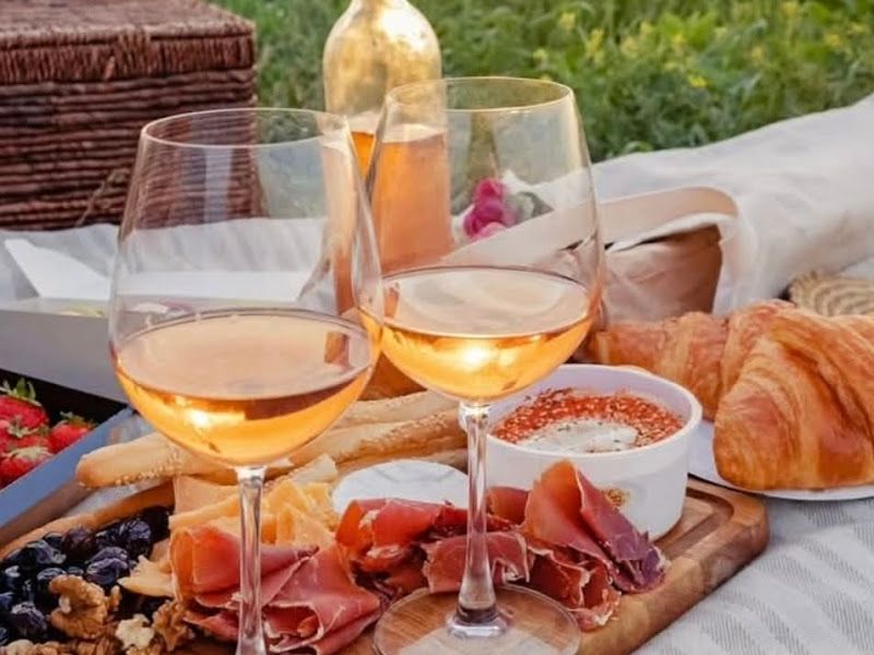 Aqua Luxe Picnics
