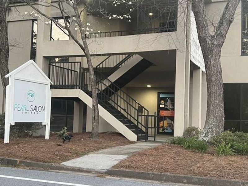 PEARL SALON SUITES- LITHIA SPRINGS