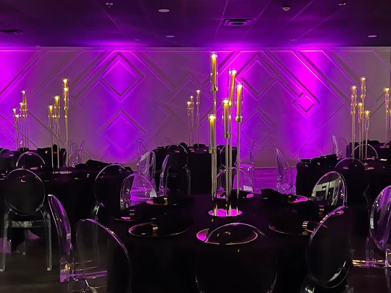Park 825, The Venue