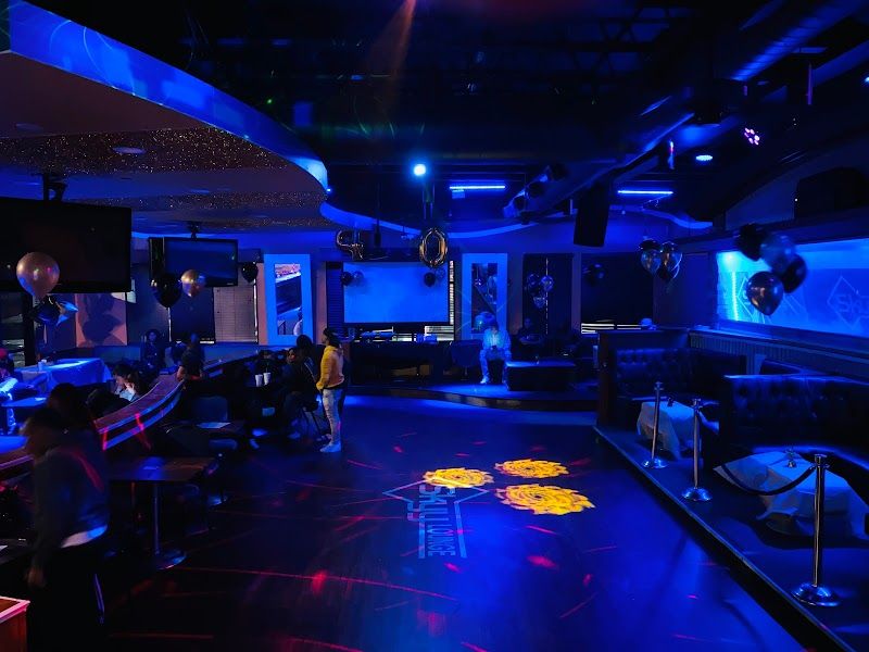 Skyboxx Restaurant & Sports Bar