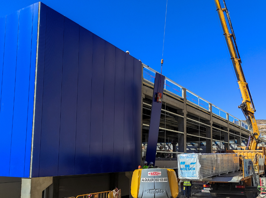 Construcción de la Fachada del recinto comercial Ikea Ibérica, Almería