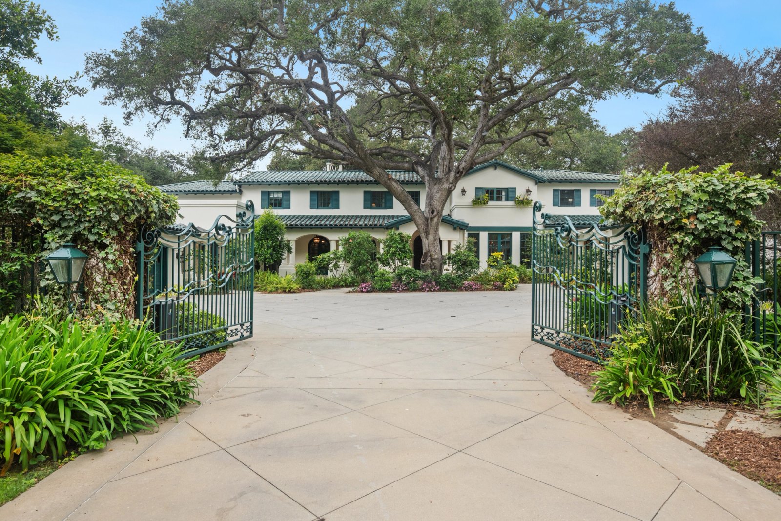 Front exterior approach at 519 Meadow Grove