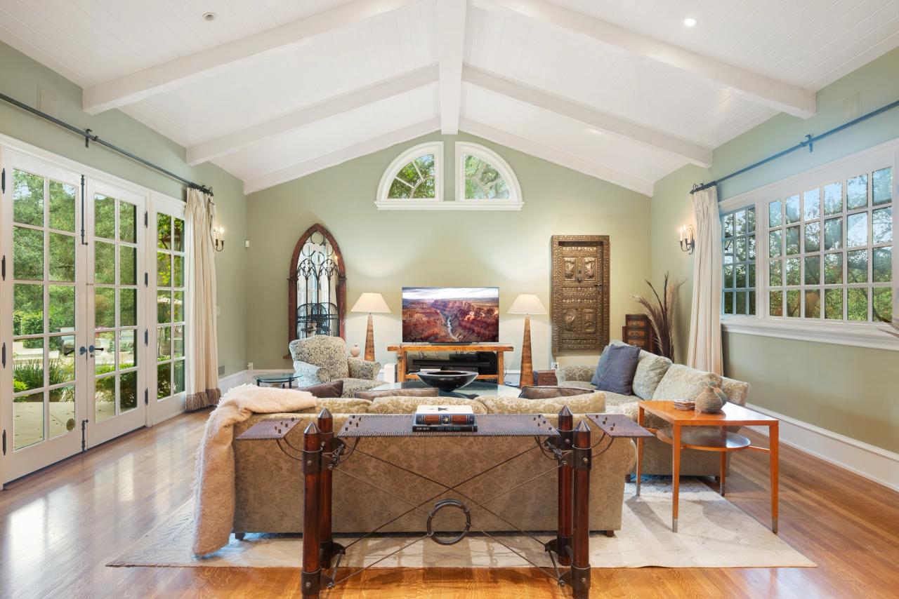 Family room at 519 Meadow Grove