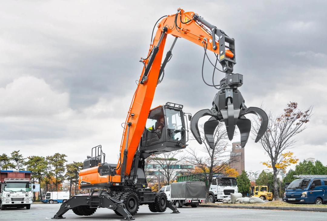 Wheeled Material Handler - Scott Equipment page hero