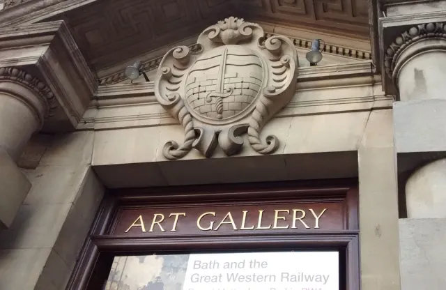 Victoria Art Gallery in Bath: Elegant entrance signage, inviting art enthusiasts to immerse themselves in the vibrant world of artistic masterpieces