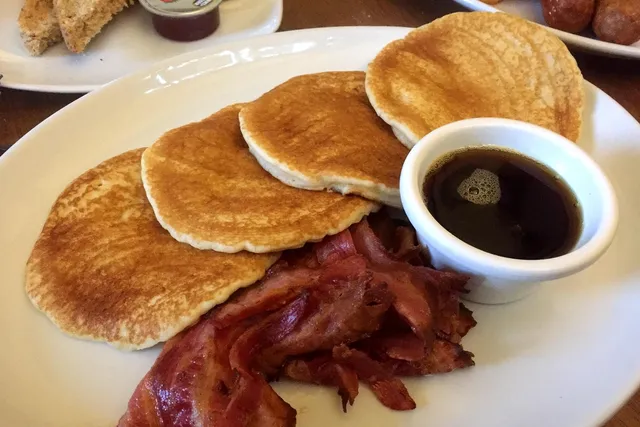 Pancakes and bacon with maple syrup at Retro Café in Bath