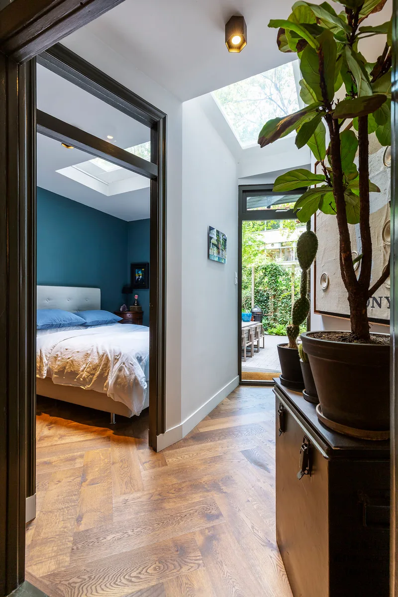 Upper East Amsterdam — image 16