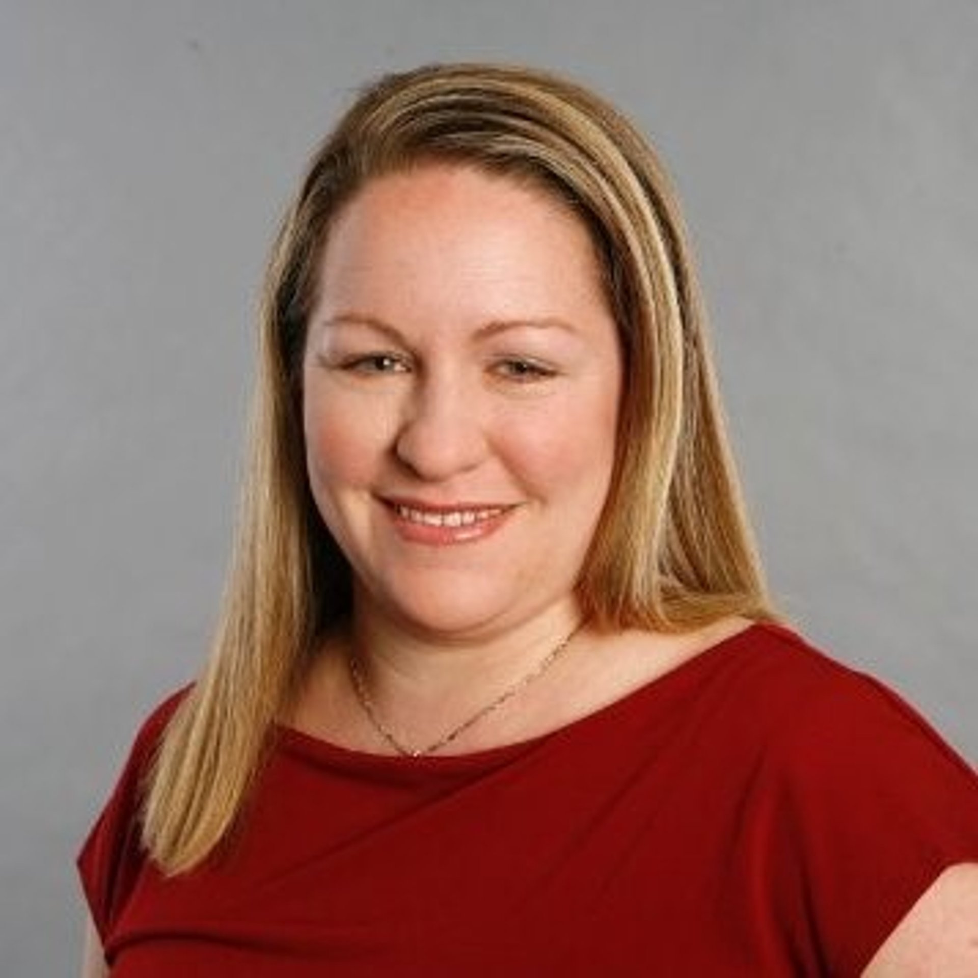 Holly Dunn headshot