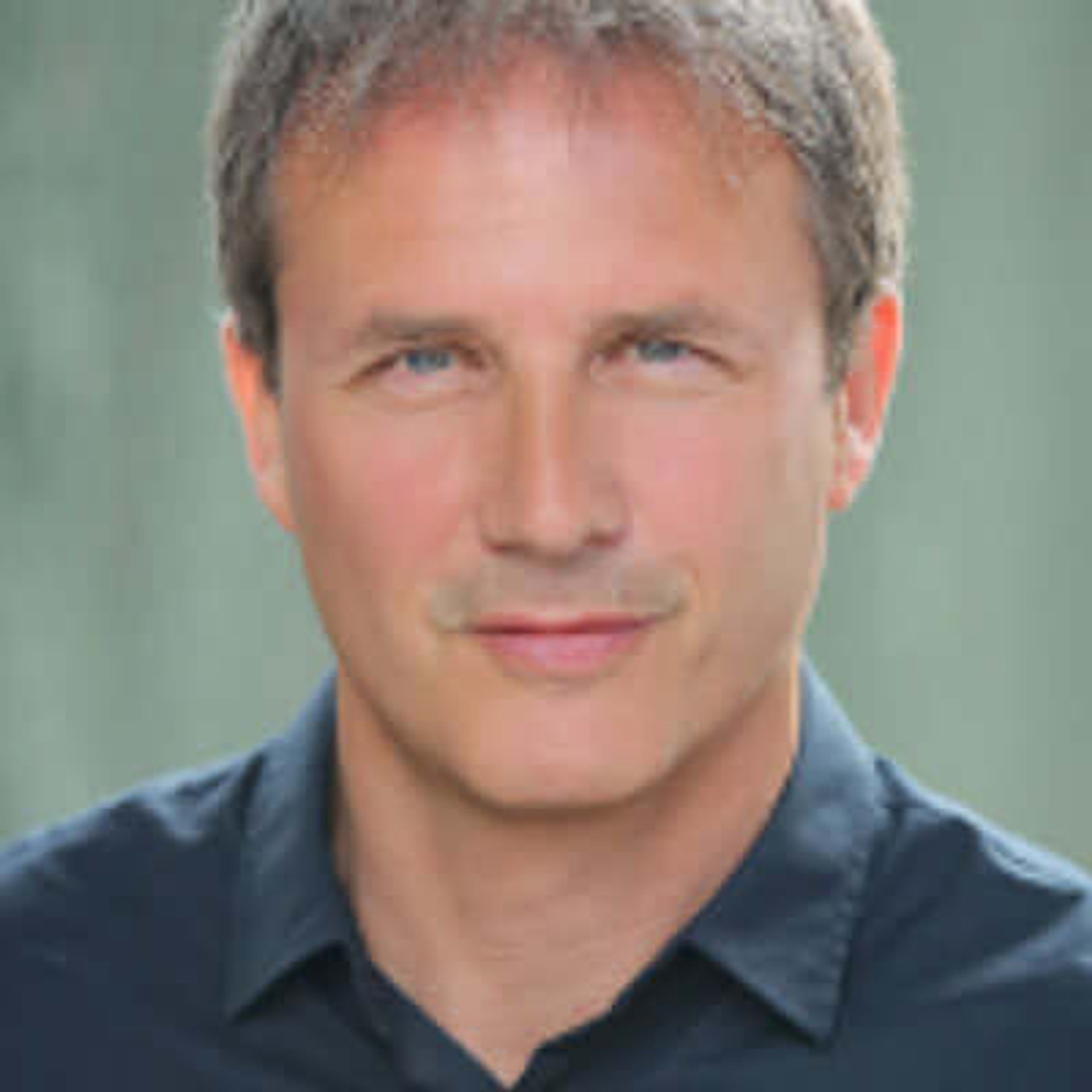 Wills Robbins headshot