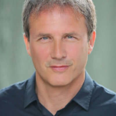 Wills Robbins headshot