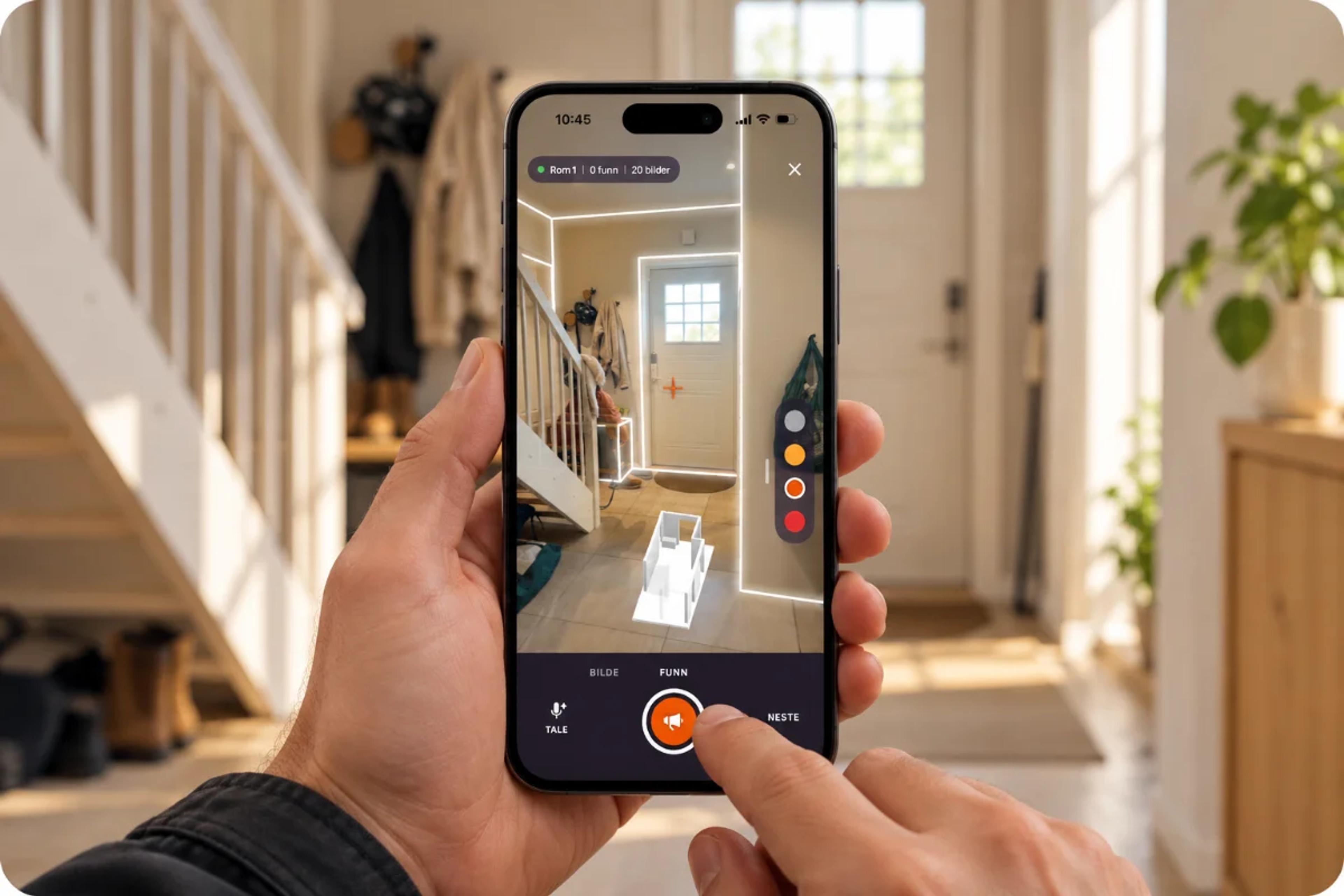 Mobilen i hånden i rommet på befaring