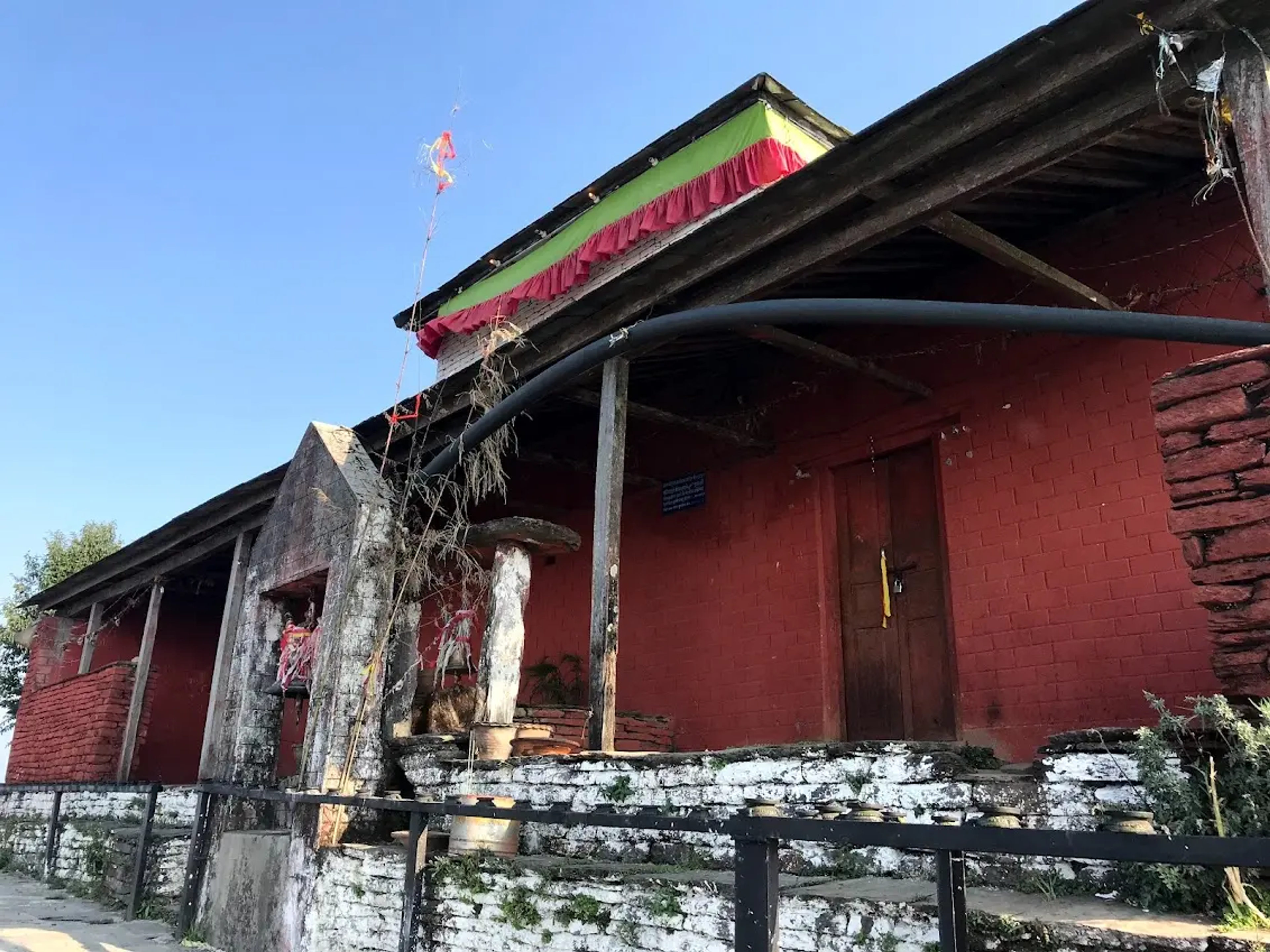 The red-brick Kaskikot palace