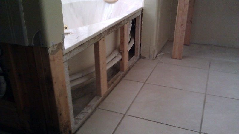 Bathroom tub replacement before photo: the original tub as it appeared before the replacement
