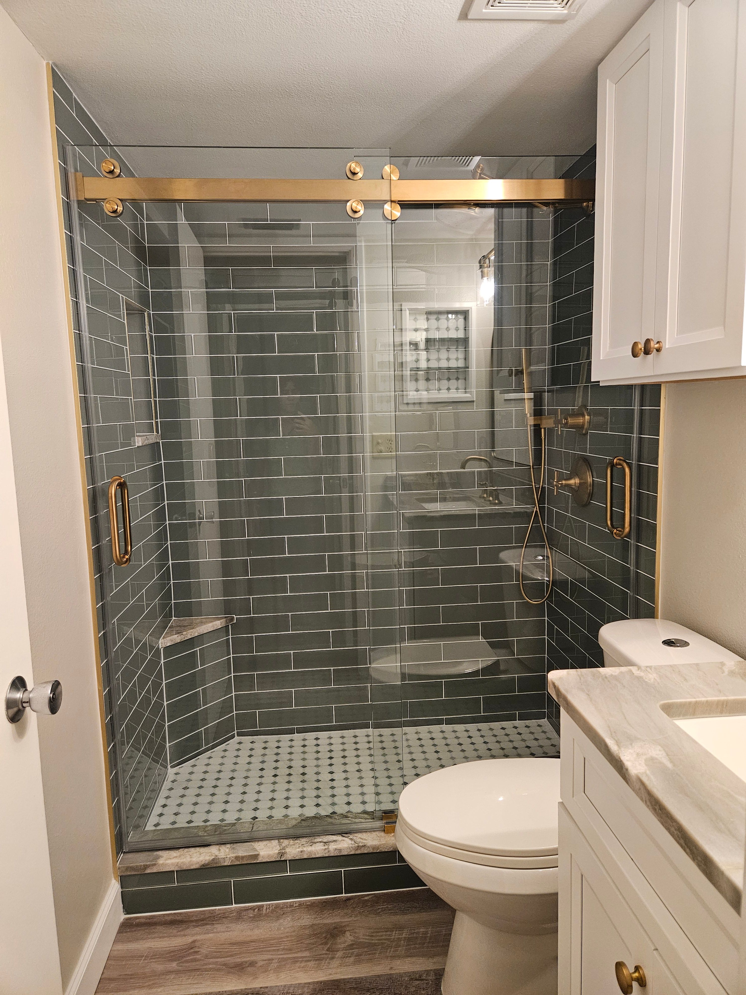 Bathroom remodel after photo: the new finished bathroom