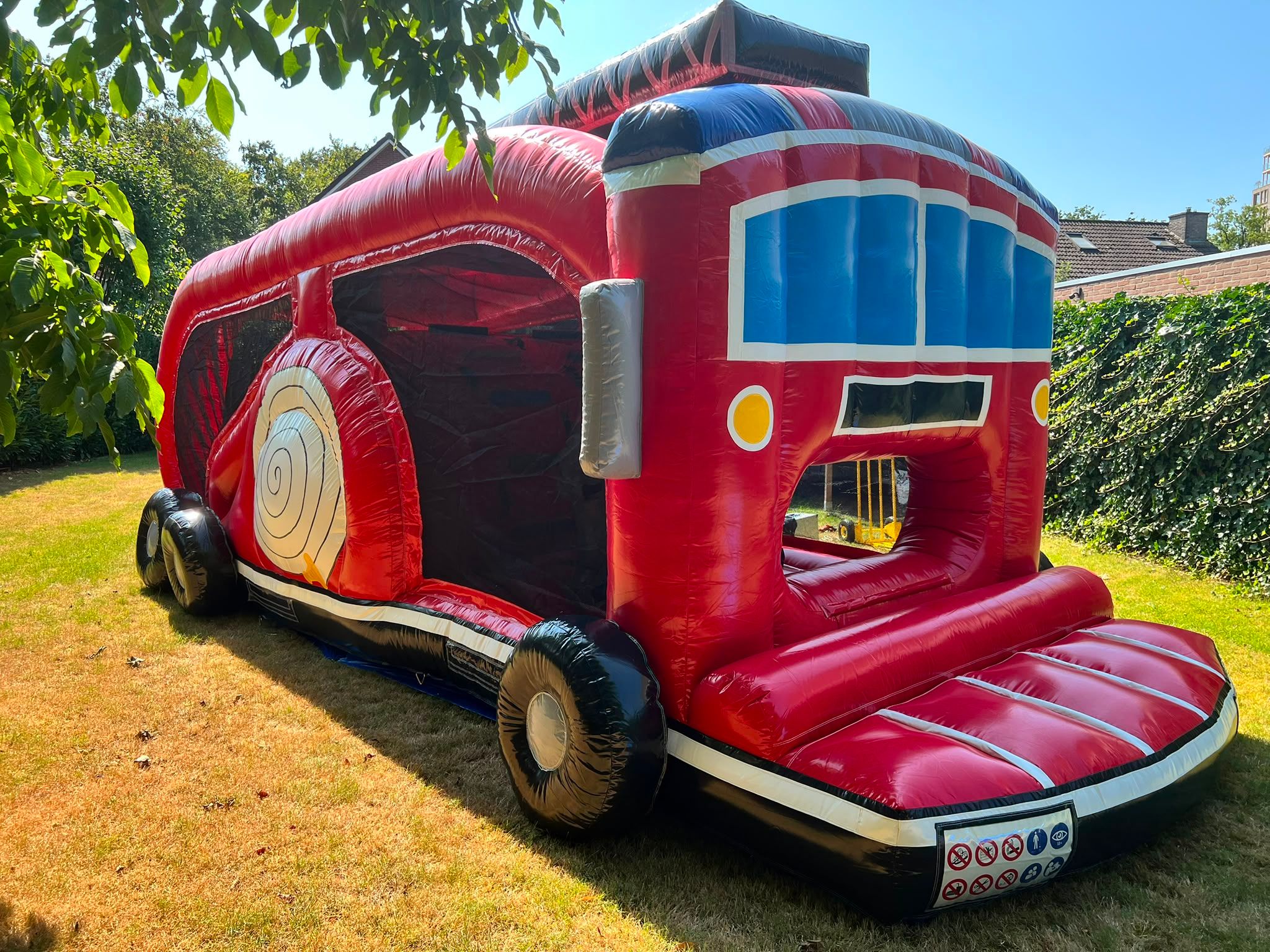 Springkussen Brandweerauto huren | v.a. €129,99 | DTM Verhuur Zeewolde foto 3