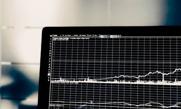 Semantic layer and metric store for Indonesian businesses in 2026 — a single metric-definition layer that sits between the data warehouse and every data consumer (BI, notebook, apps, AI chatbots), ending cross-team number disputes and giving business decisions a consistent numeric foundation