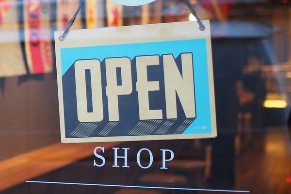 Perbandingan website company profile dan toko online β pemilik bisnis Indonesia menimbang mana yang sesuai model penjualannya, apakah penjualan terjadi lewat percakapan WhatsApp dan penawaran, atau lewat katalog, keranjang belanja, dan pembayaran online langsung di halaman
