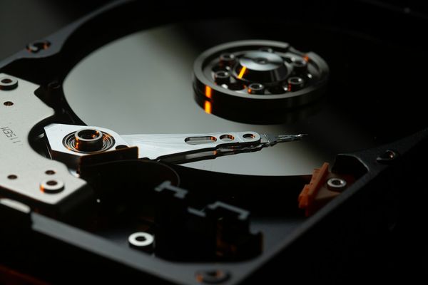 Cloud vs Server Sendiri untuk Perusahaan: Hitungan Biaya Lima Tahun yang Jarang Ditunjukkan