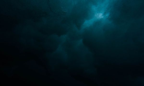 Physical AI dan embodied intelligence untuk bisnis Indonesia 2026 β visualisasi persepsi, penalaran, aktuasi, dan pembelajaran berbasis AI bekerja bersama di lingkungan operasional nyata seperti lorong gudang, lini pabrik, rak ritel, atau koridor klinis