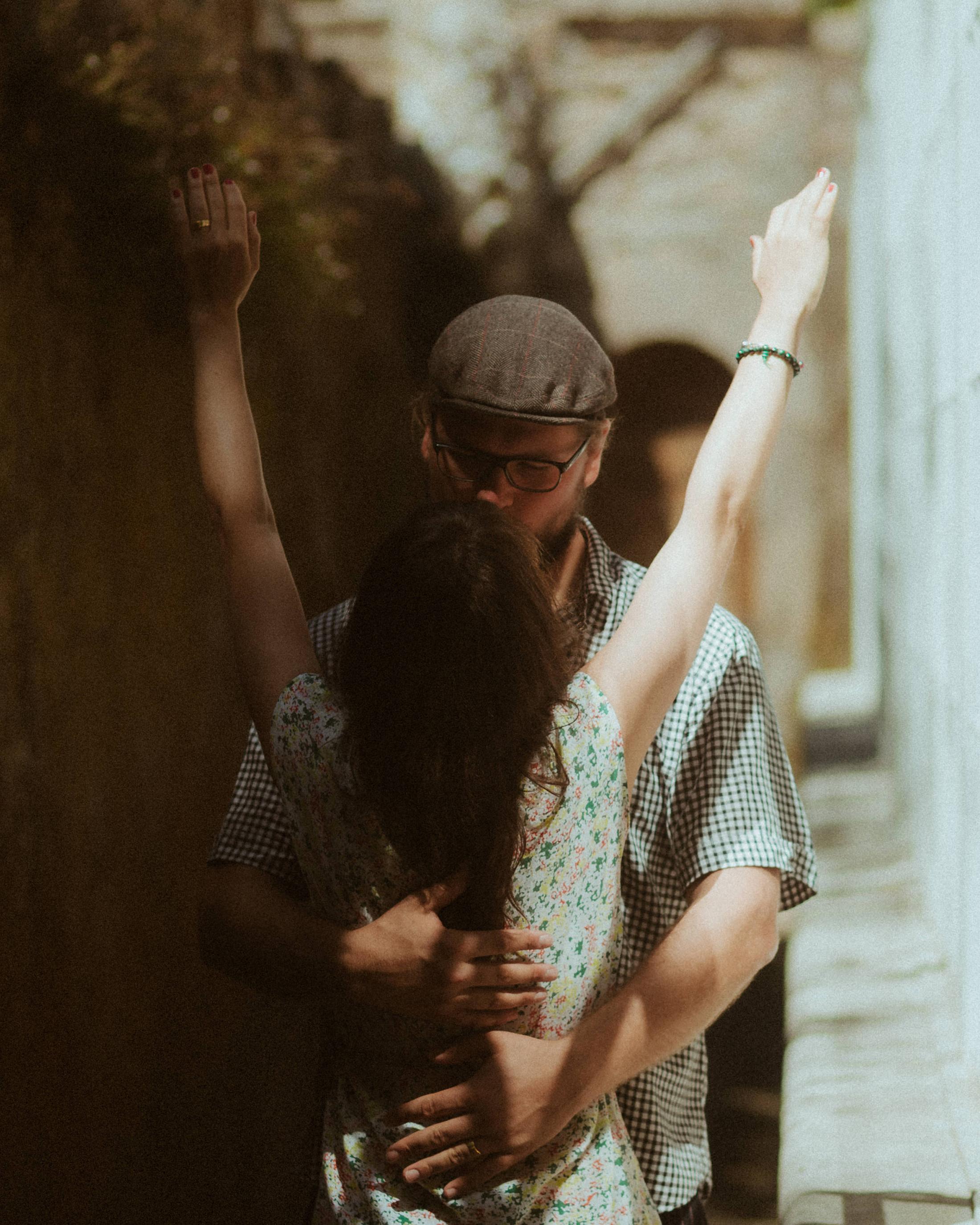 Lightshaft kiss during Ana and Till's Lovers Session in Portugal.