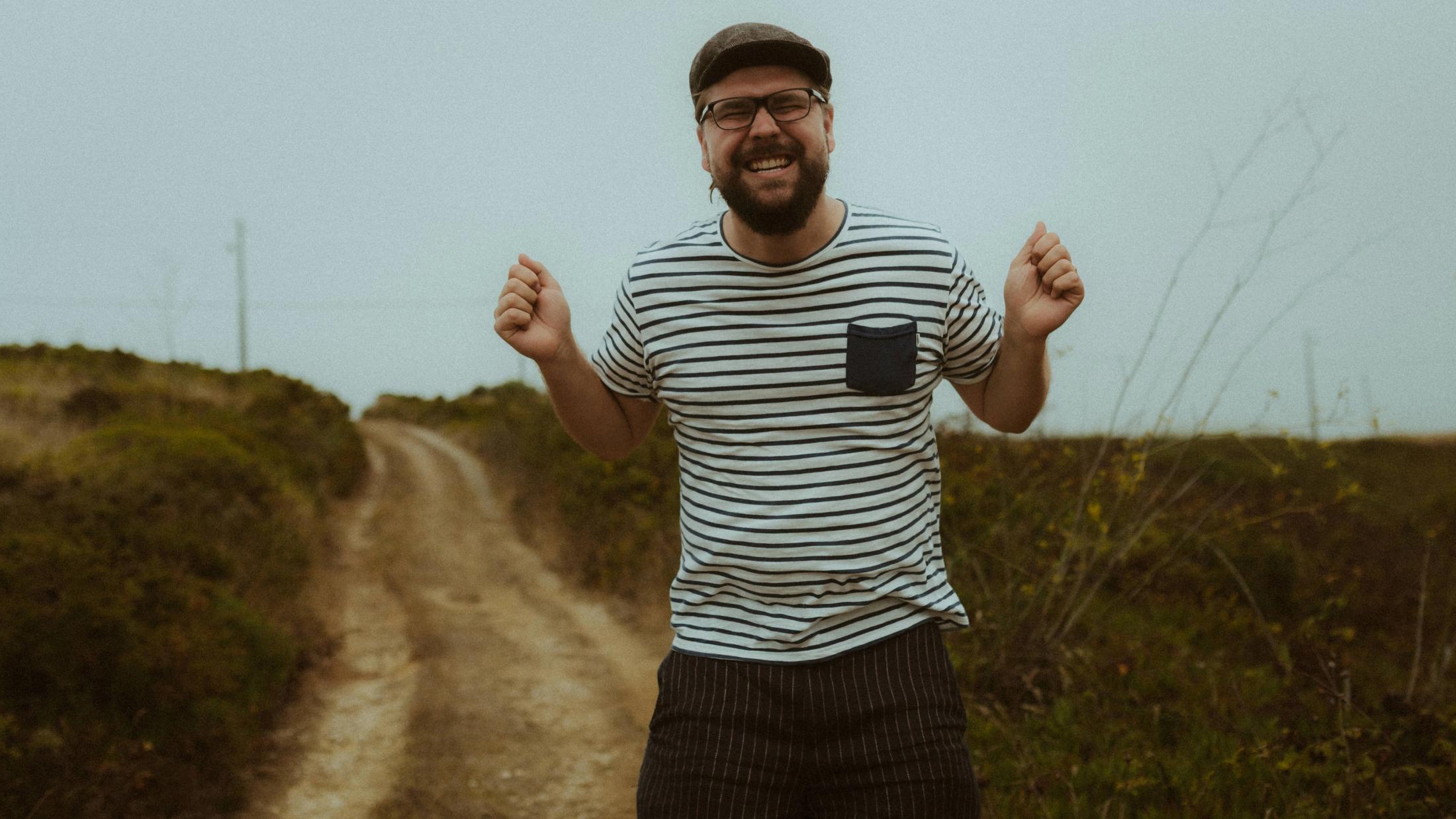 Field path during Ana and Till's Lovers Session in Portugal.