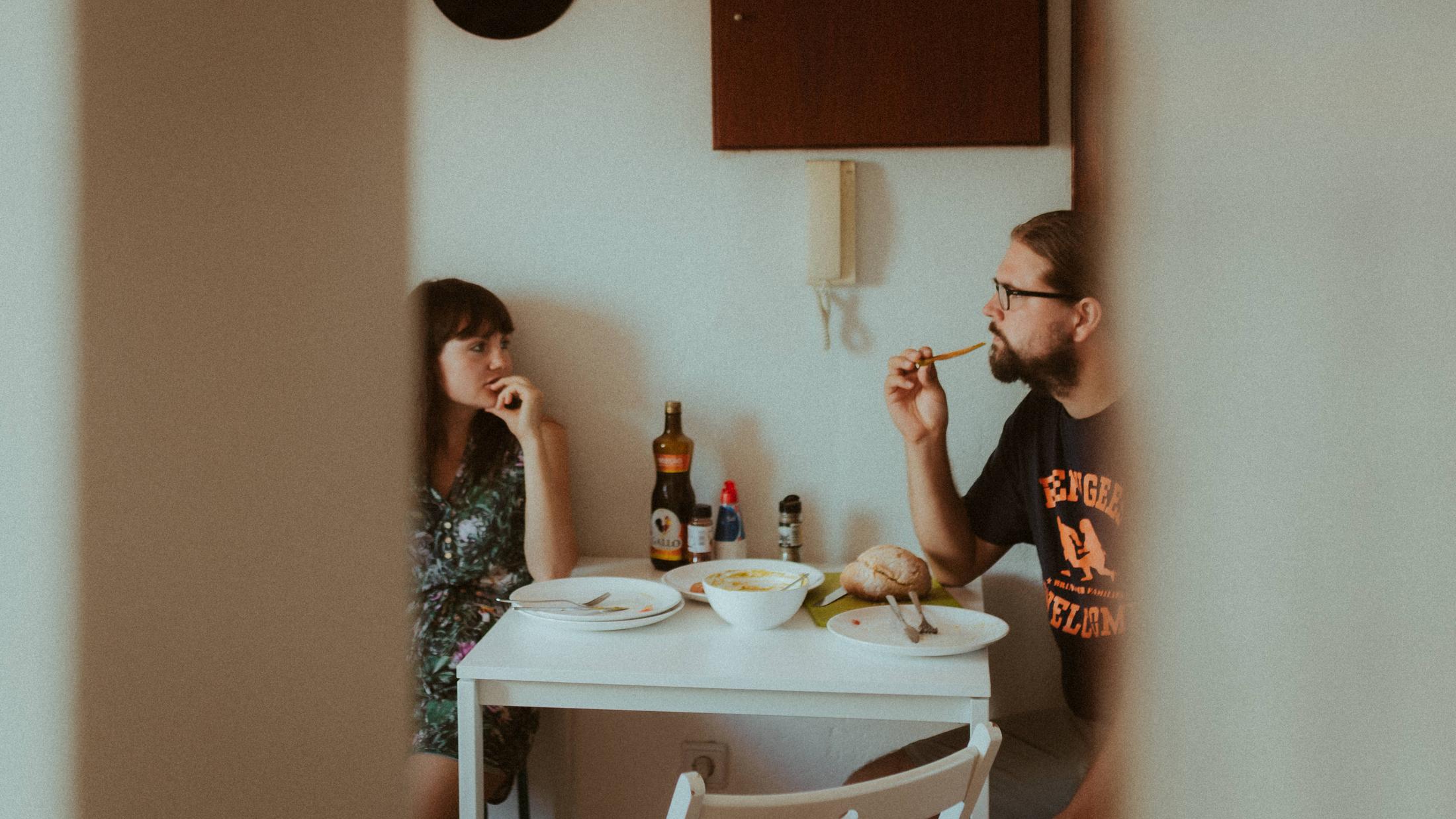 Small table during Ana and Till's Lovers Session in Portugal.