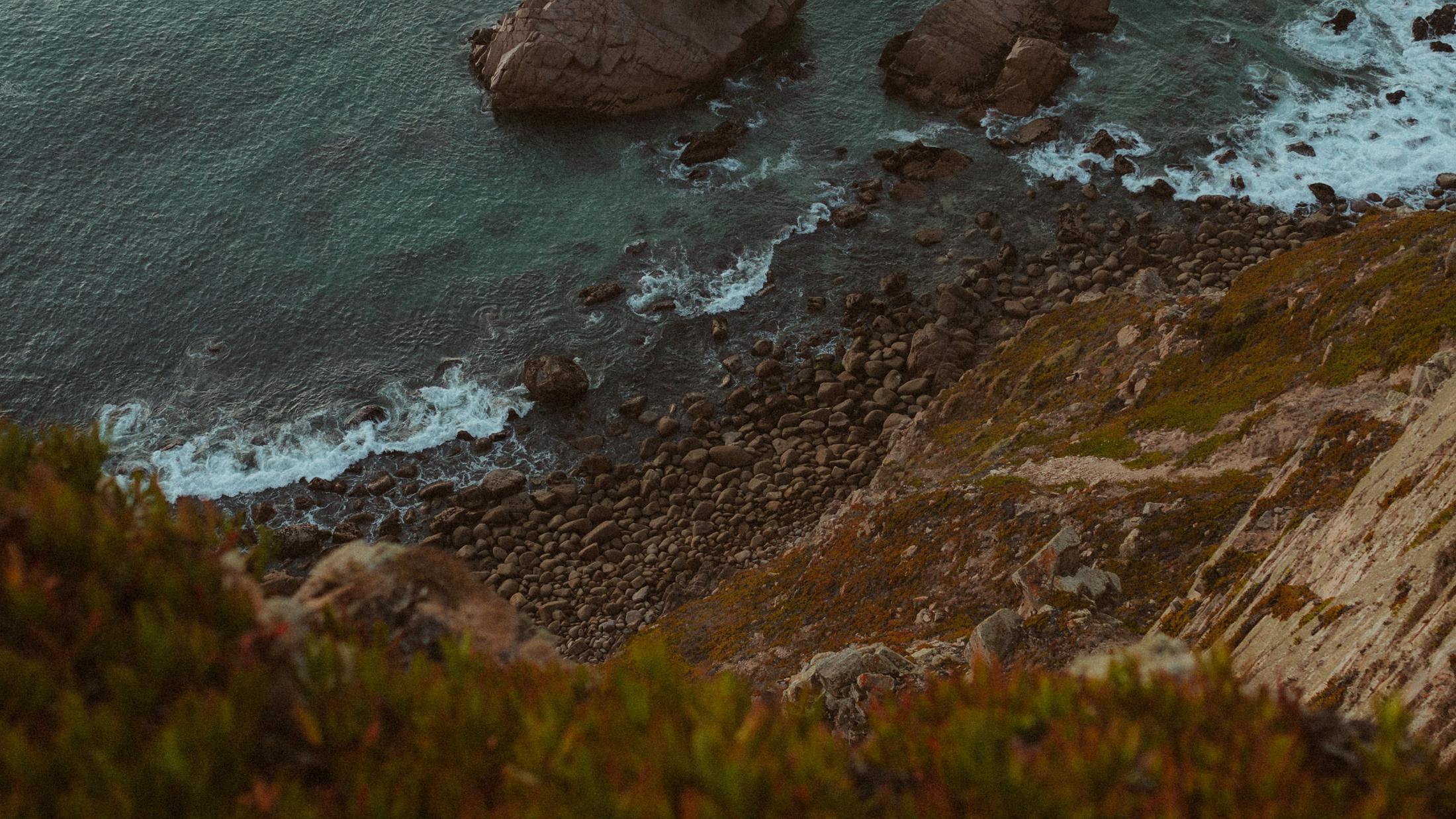 Evening coast during Ana and Till's Lovers Session in Portugal.