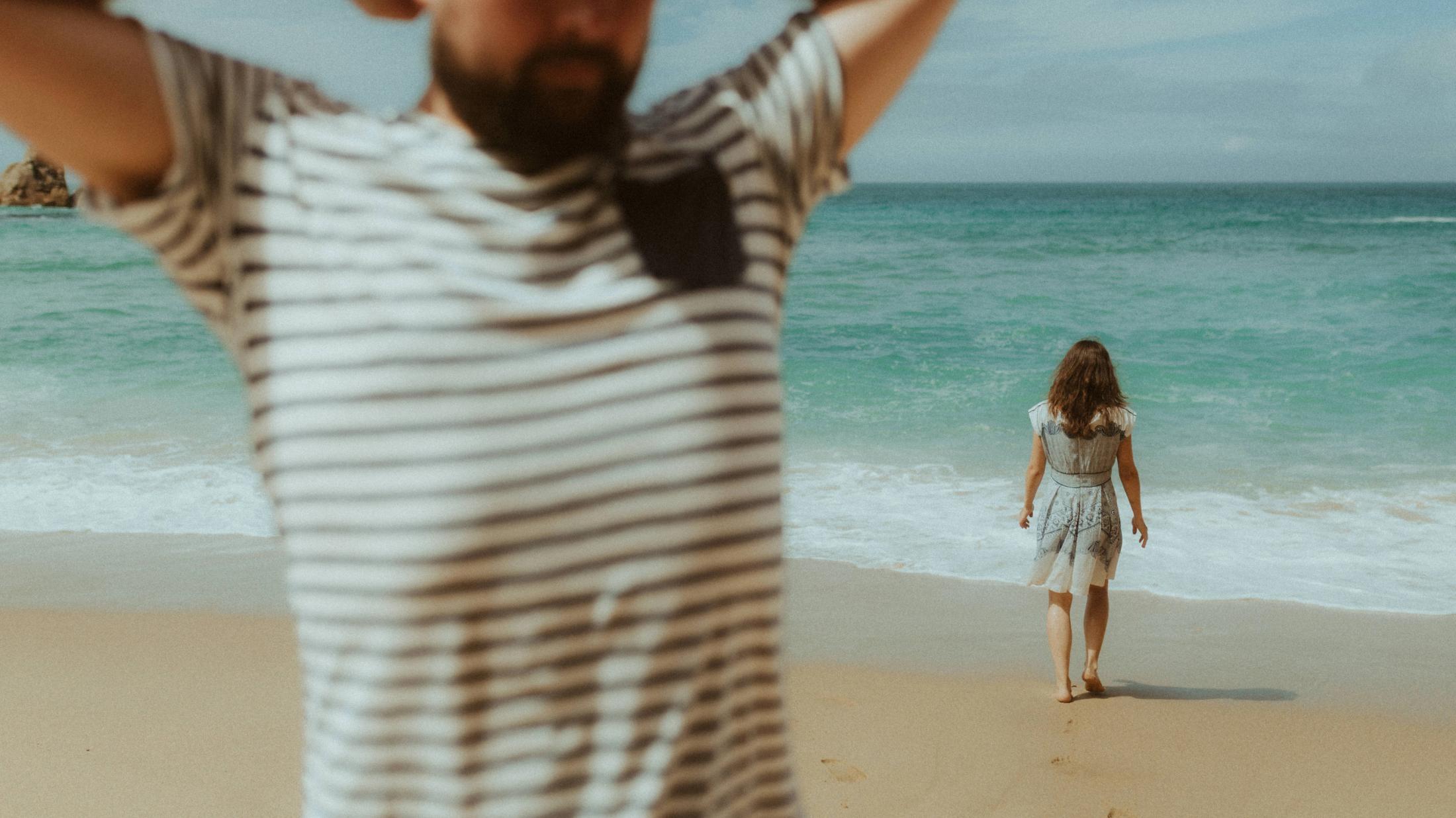 Playful frame during Ana and Till's Lovers Session in Portugal.