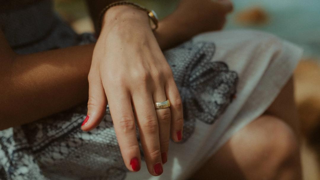 Ring detail during Ana and Till's Lovers Session in Portugal.