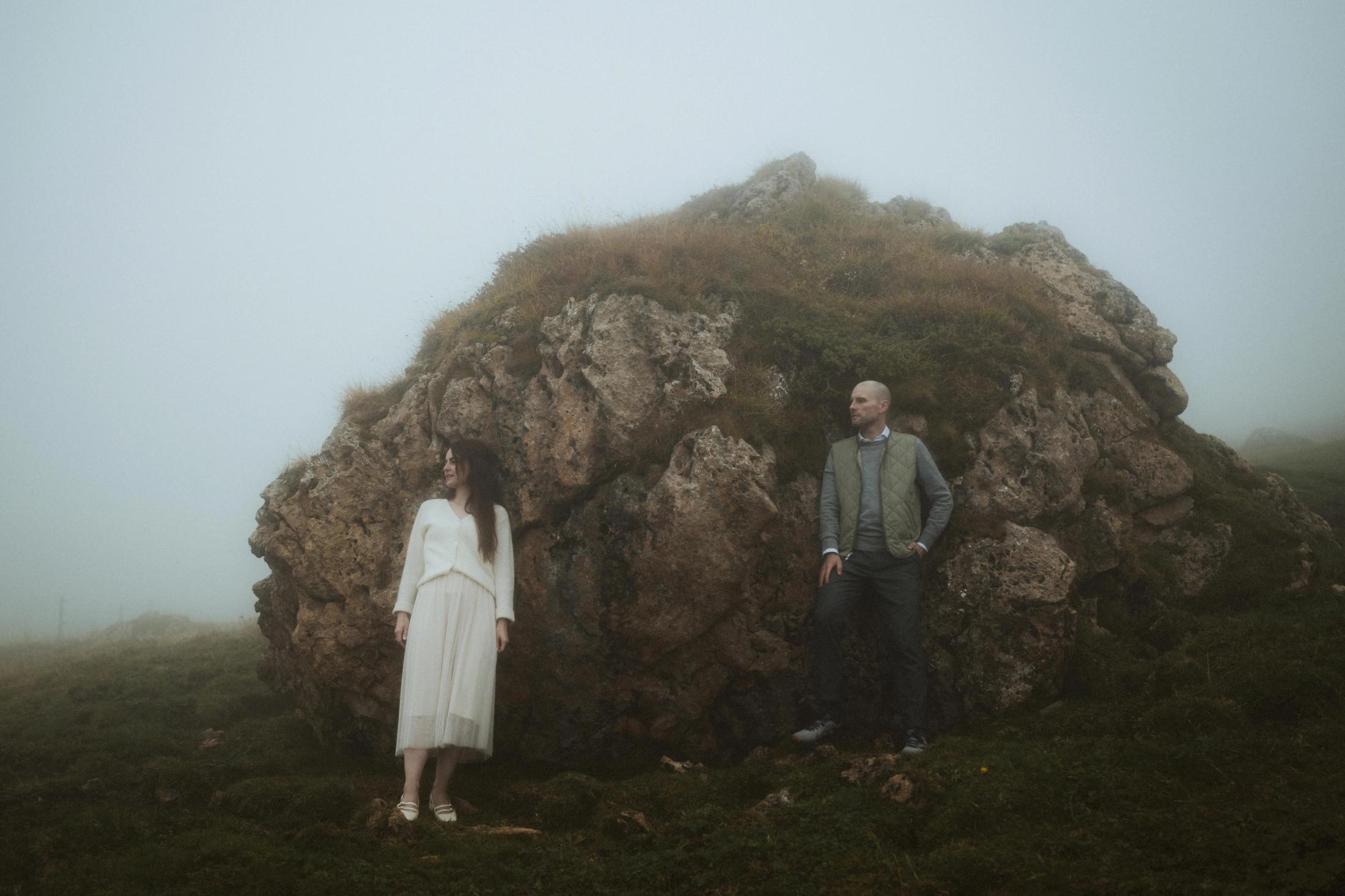 Jana and Steffen standing on opposite sides of a large boulder.