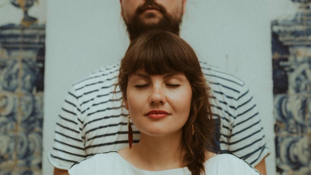 Azulejo portrait during Ana and Till's Lovers Session in Portugal.