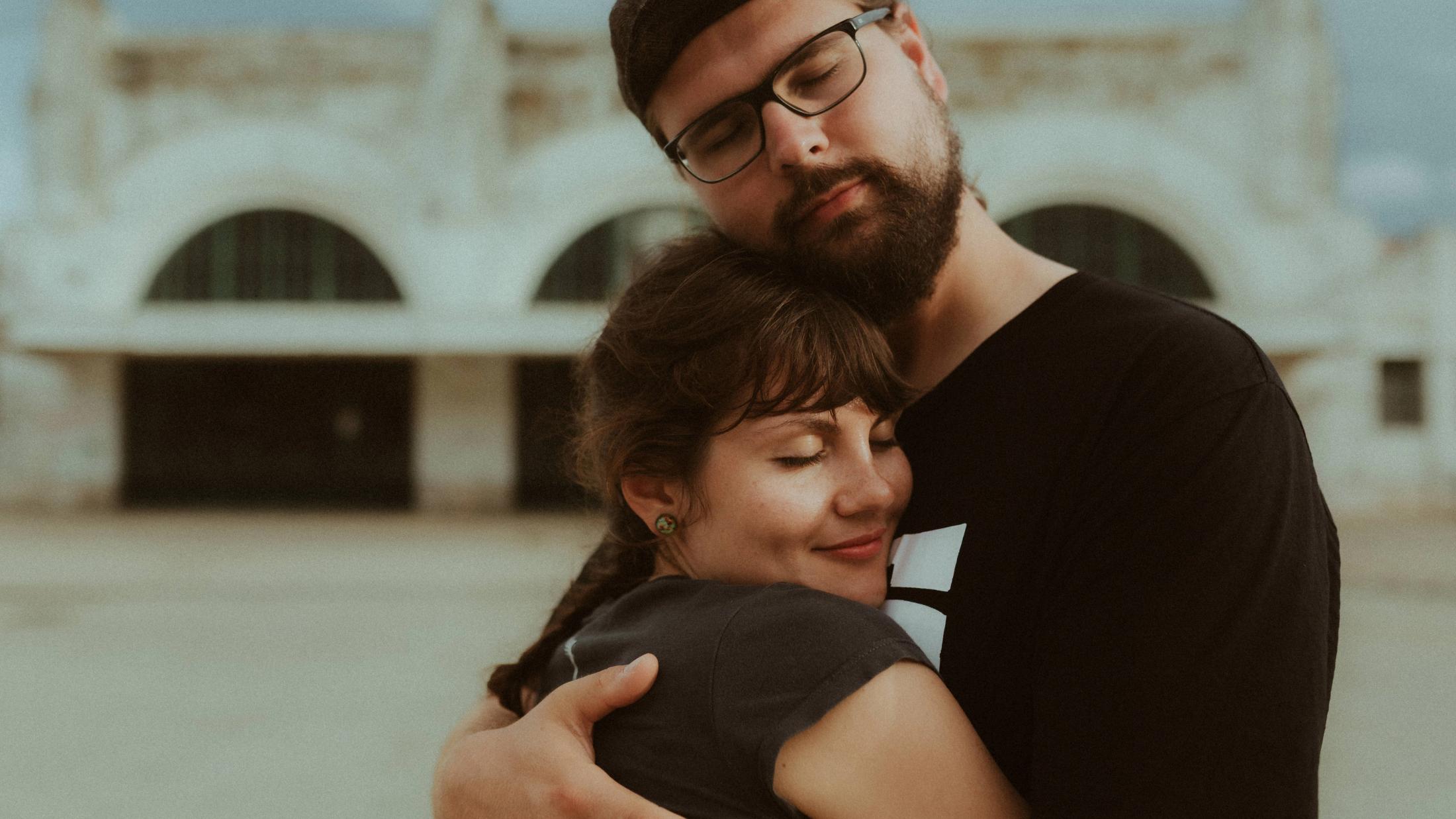 City embrace during Ana and Till's Lovers Session in Portugal.
