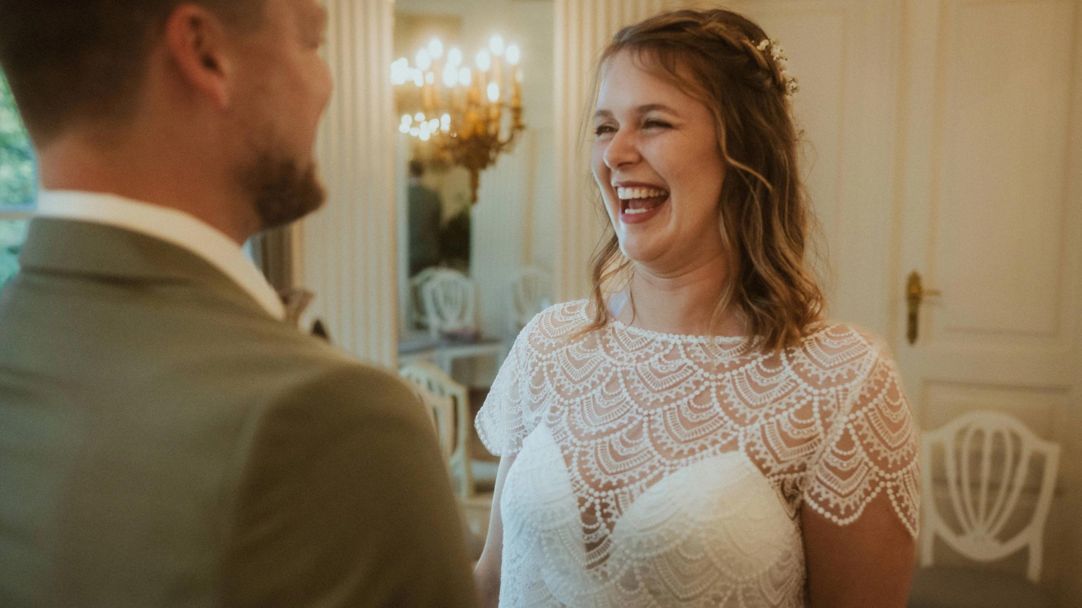 Kira laughing toward Jannick, who stands in the foreground