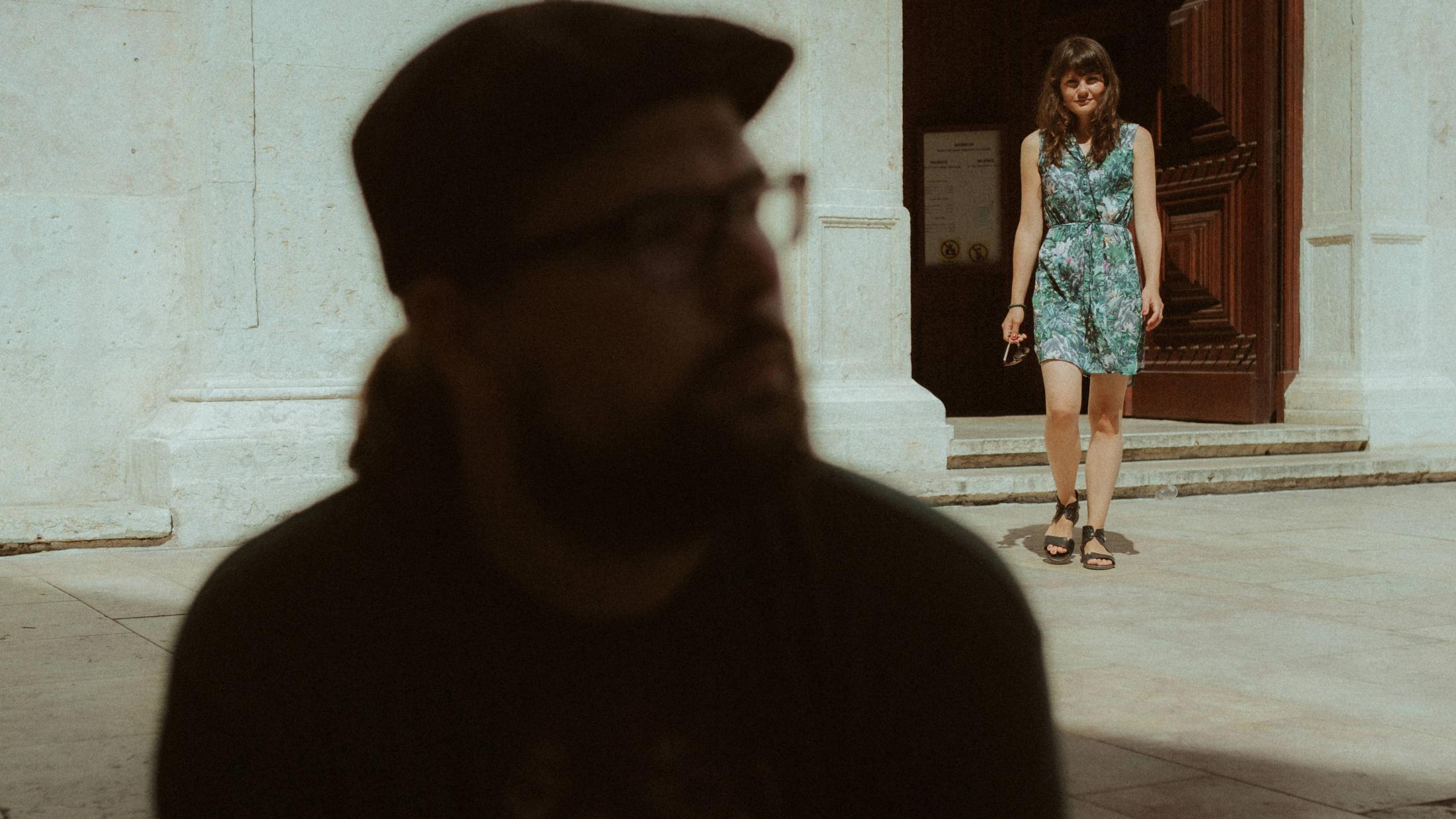 Distance portrait during Ana and Till's Lovers Session in Portugal.
