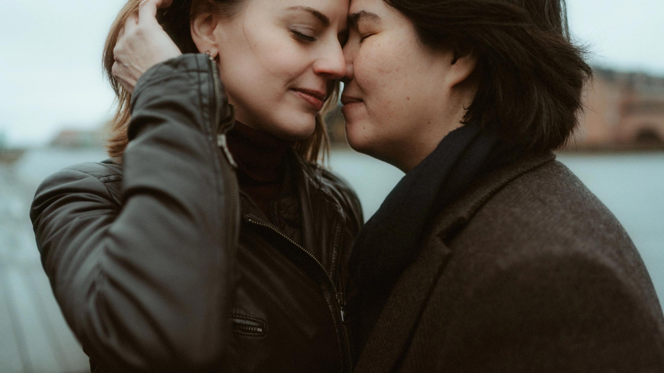 Close portrait of Ari and Pia with their foreheads together