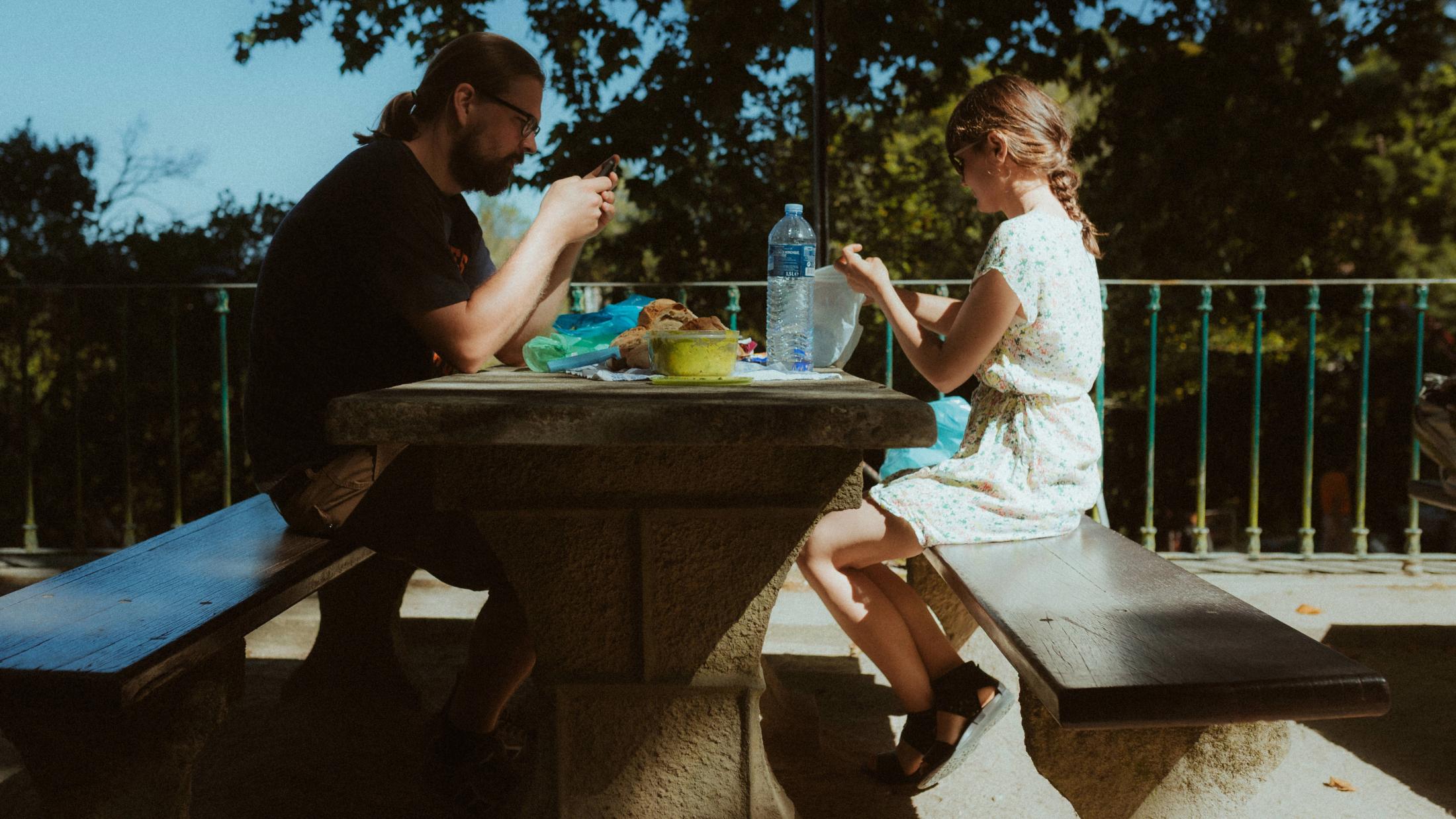 Shared table during Ana and Till's Lovers Session in Portugal.