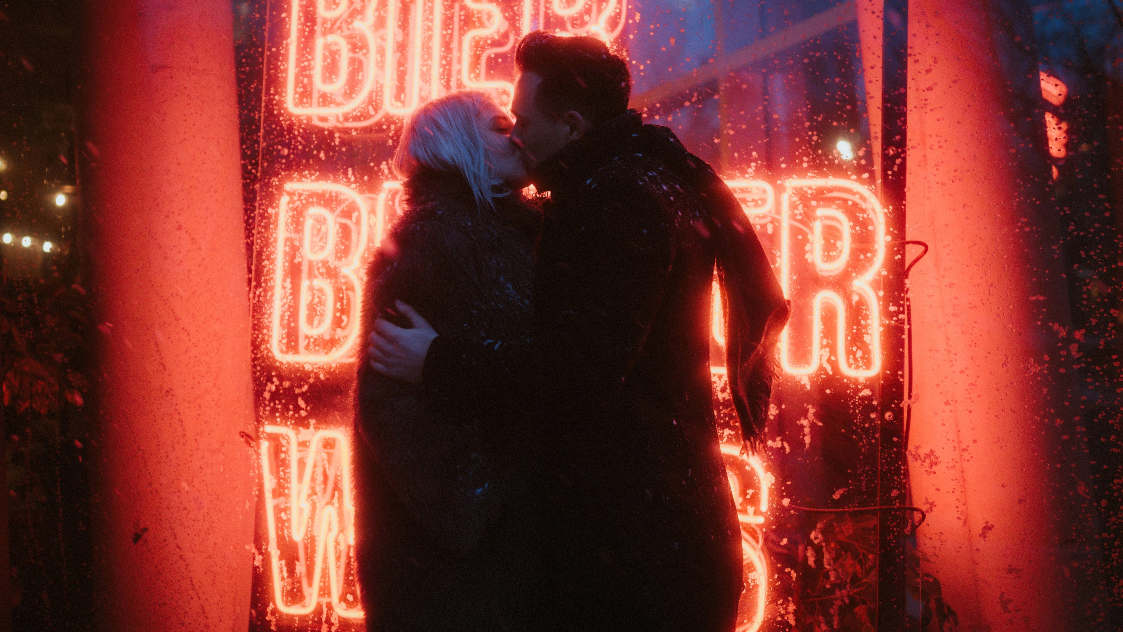 Lorelai and Steffen standing together beneath red neon in St. Pauli